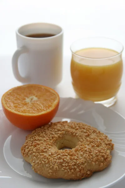 Cookies with juice and a cup of coffee — Stock Photo, Image