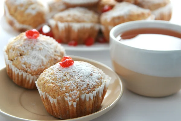 Muffins com uma xícara de chá — Fotografia de Stock
