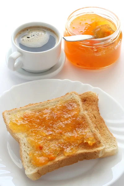 Toast con marmellata e una tazza di caffè — Foto Stock