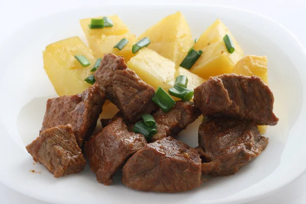 Carne de bovino com batata — Fotografia de Stock