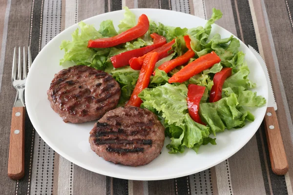 Grilled hamburgers with salad — Stock Photo, Image