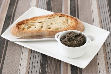 tost tapenade ile