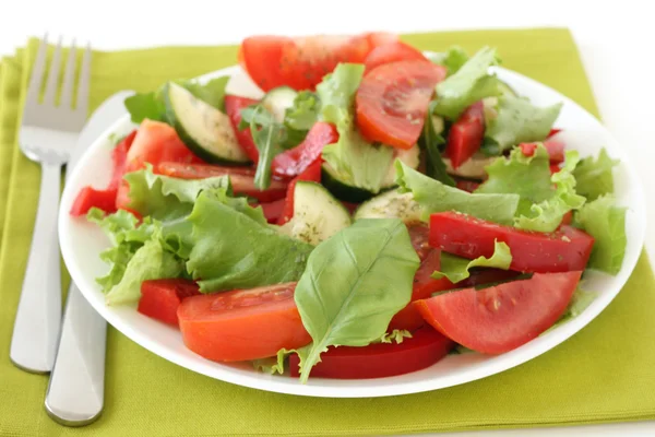 Salada no prato branco — Fotografia de Stock