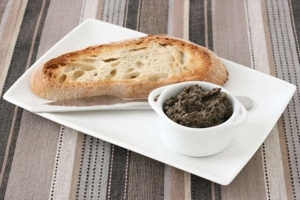 tost tapenade ile
