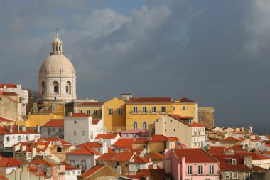 Pantheon ve şehir Lizbon üzerinde göster