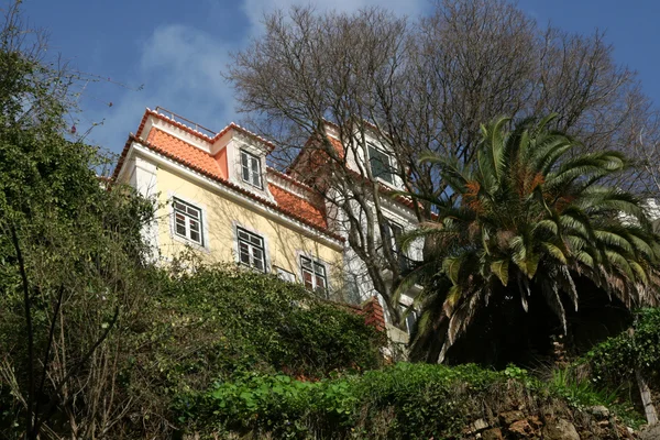 Casa con tetto rosso a Lisbona — Foto Stock