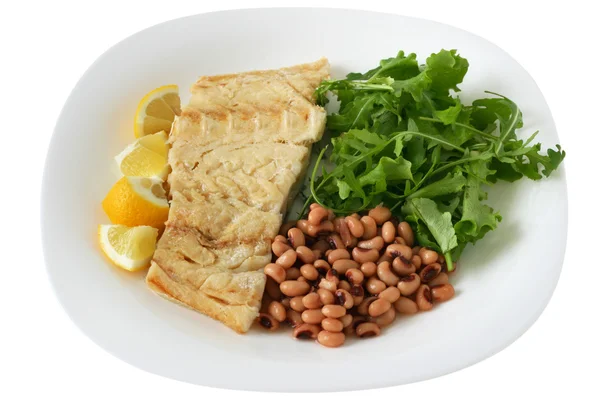 Kabeljau mit Bohnen und Salat — Stockfoto