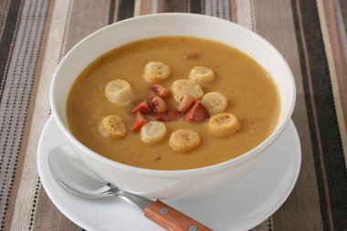 sosis ile fasulye çorbası