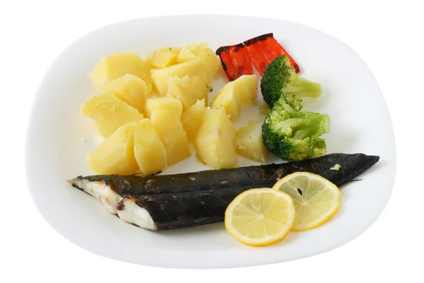 Gegrillter Schwertfisch mit gekochten Kartoffeln — Stockfoto