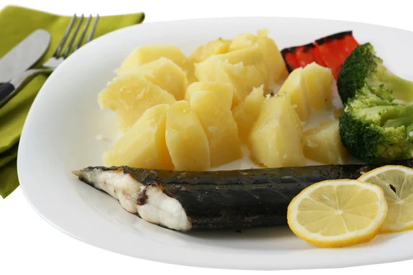 Grillad svärdfisk med kokt potatis — Stockfoto