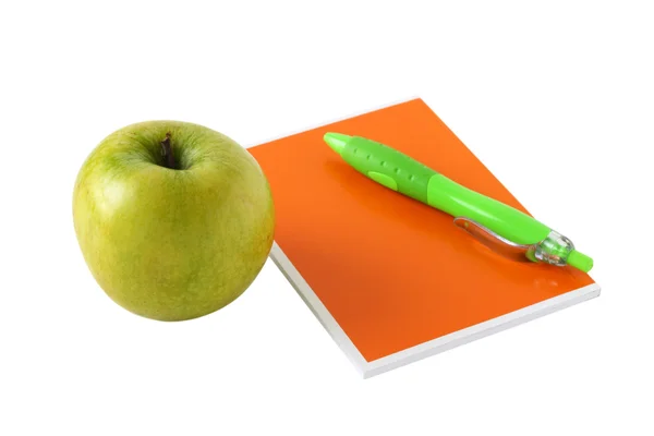 Maçã com caderno e caneta — Fotografia de Stock