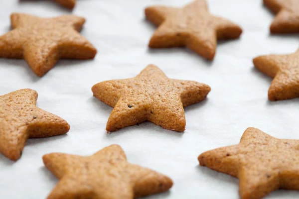 Assar biscoitos de Natal — Fotografia de Stock