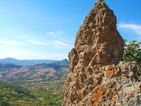 La roca en la montaña Karadag, el Parque Nacional, la Crimea, Ucrania —  Fotos de Stock