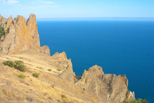 Karadag bergen en de Zwarte Zee, nationaal park, Krim, Oekraïne — Stockfoto