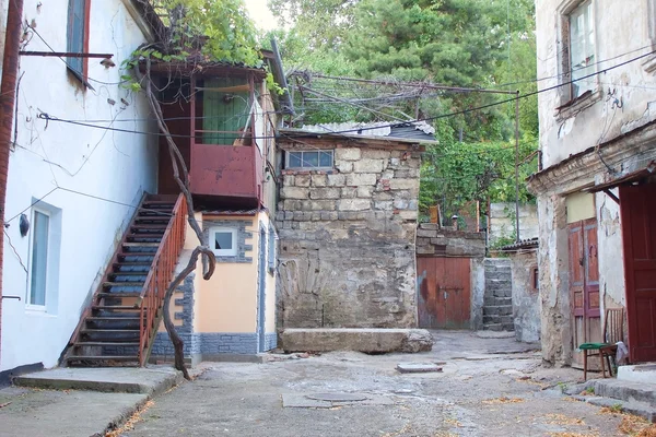 Kerç, Ukrayna eski evleri ve bahçede — Stok fotoğraf