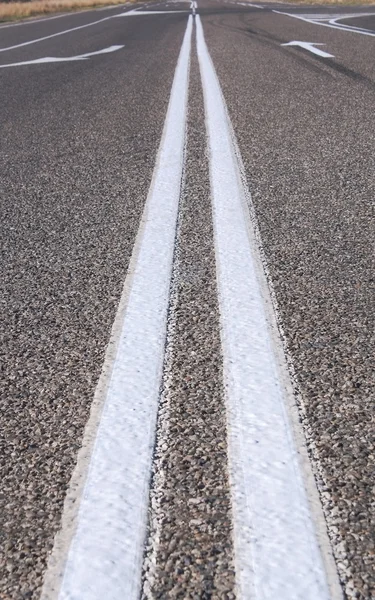 Gatan linjer på vägen, närbild — Stockfoto