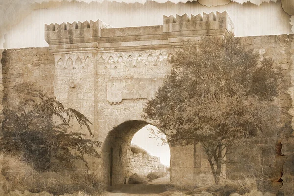 Photographie vieillissante d'une porte Yeni-Kale, ancienne forteresse de Kerc — Photo
