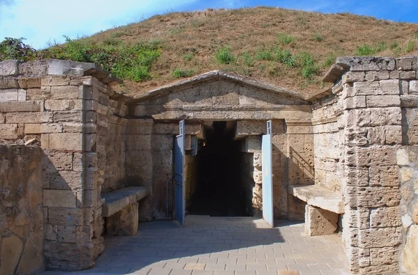 Melek Chesmen tomb in Kerch, Crimea, Ukraine — Stock Photo, Image