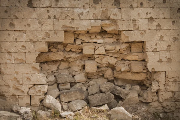 Quebra na parede de tijolos — Fotografia de Stock