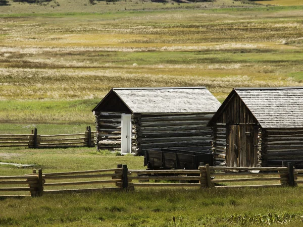Rustieke blokhut op de boerderij — Stockfoto