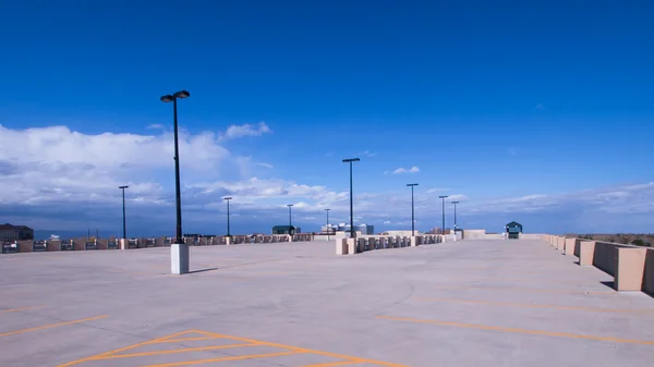 Пустая парковка — стоковое фото