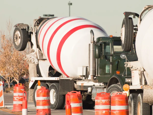 Cement mixer truck — Zdjęcie stockowe