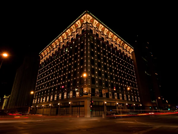 Edificio con luces —  Fotos de Stock