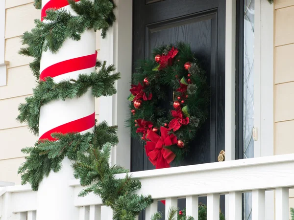 Front door wreath — Stock Photo, Image
