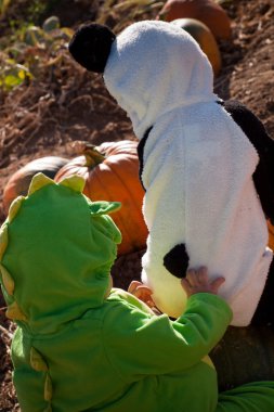 Toddlers in Halloween Costumes clipart