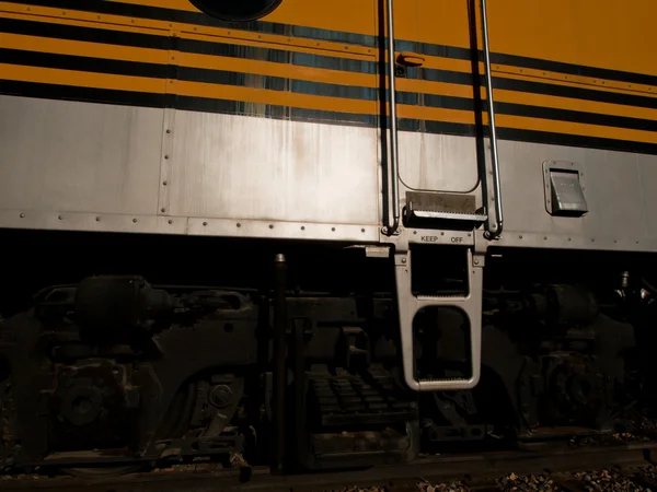 Żółty pociąg — Zdjęcie stockowe