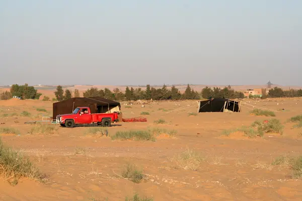 Tent in desert — Stock Photo, Image