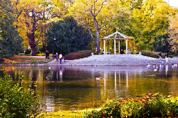 공원 ujazdowski w warszawie. 가. 바르샤바입니다. 폴란드 — 스톡 사진