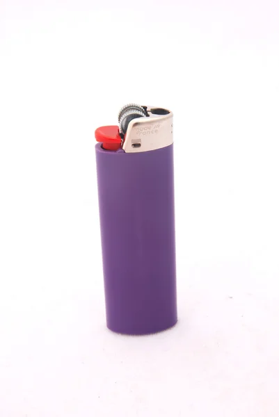 Фиолетовая зажигалка — стоковое фото