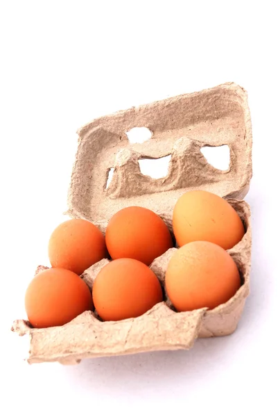 Jaja w polu — Zdjęcie stockowe