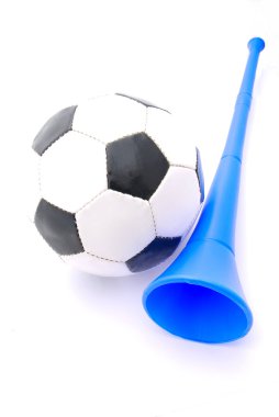 Futbol topu ve vuvuzela boynuz