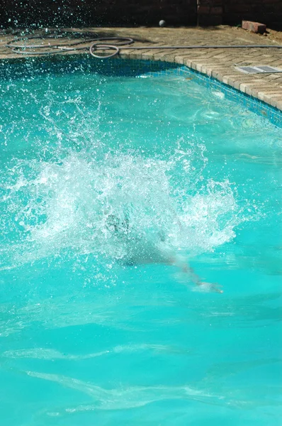 Havuz splash — Stok fotoğraf