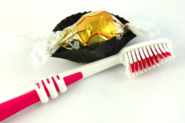 牙齿刷和巧克力 — 图库照片