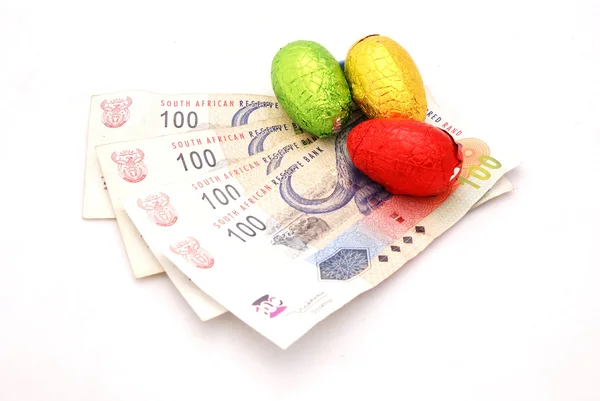 Huevos de Pascua con dinero —  Fotos de Stock