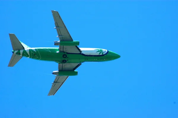 공기에 있는 비행기 — 스톡 사진