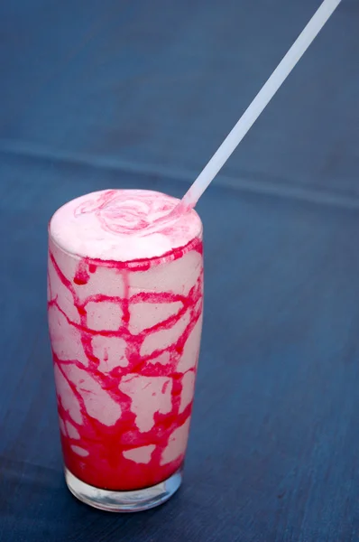 Różowy milkshake — Zdjęcie stockowe