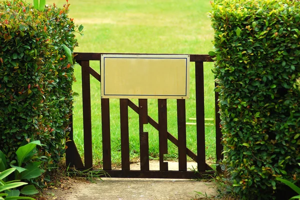 Blank sign on gate — Stock Photo, Image