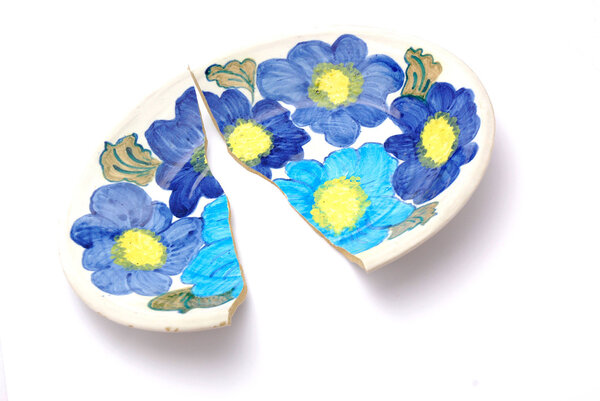 разбитая тарелка
