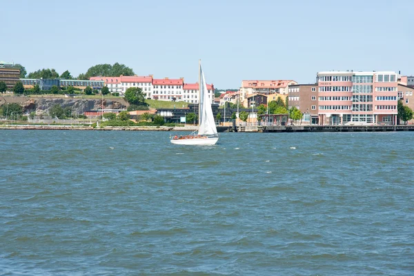 Barca a vela sul fiume Gota a Goteborg — Foto Stock