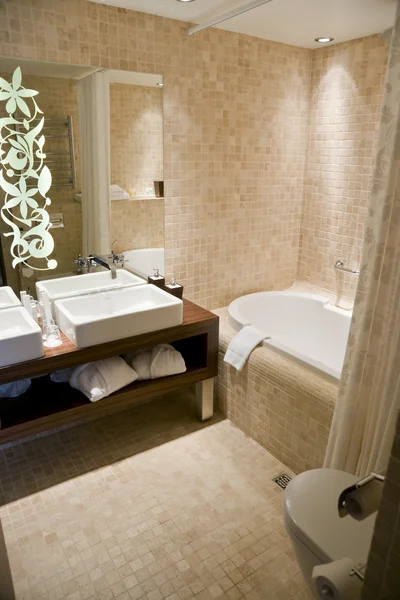 Moderne badkamer Rechtenvrije Stockafbeeldingen