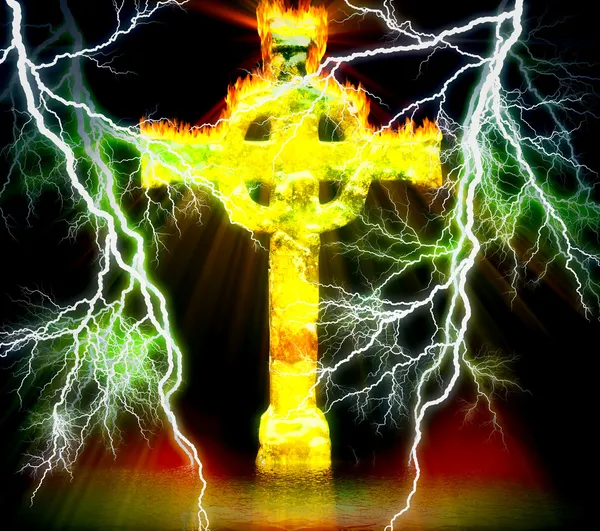 Keltisches Kreuz mit viel Blitz in Flammen — Stockfoto