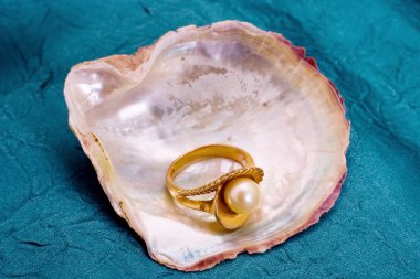 Pearl ile ring