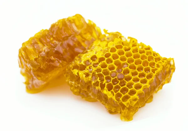 Peine de abeja aislado en blanco —  Fotos de Stock