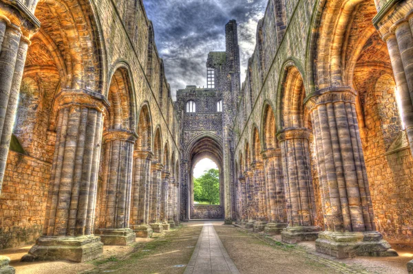 Historische ruïnes van de middeleeuwse abdij — Stockfoto