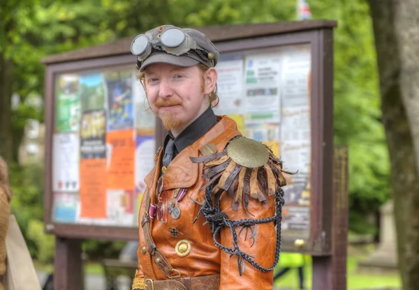 Mannen i steampunk outfit — Stockfoto