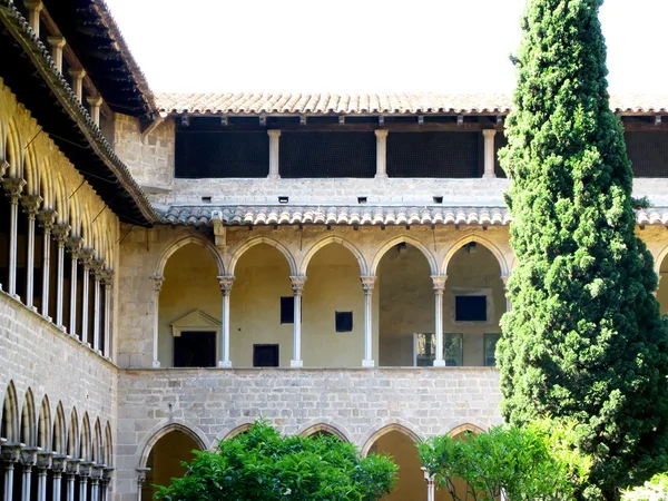 Klooster van de abdij en tuin — Stockfoto